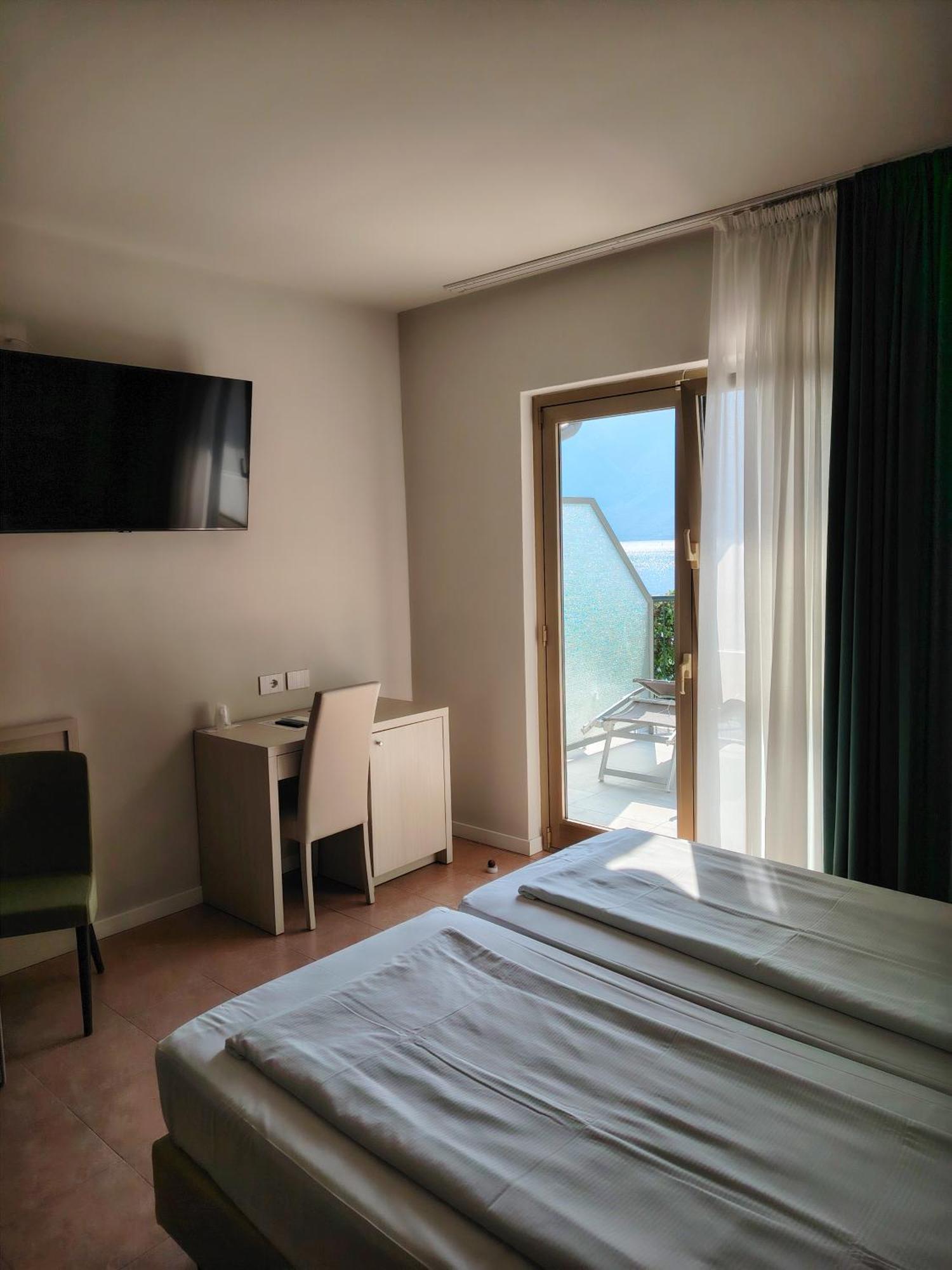 Twin Room Lake View
